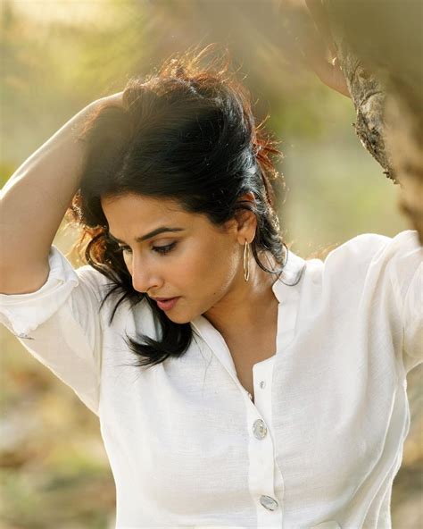 Vidya Balan Raises Temperature With Her Sexy Looks, See。